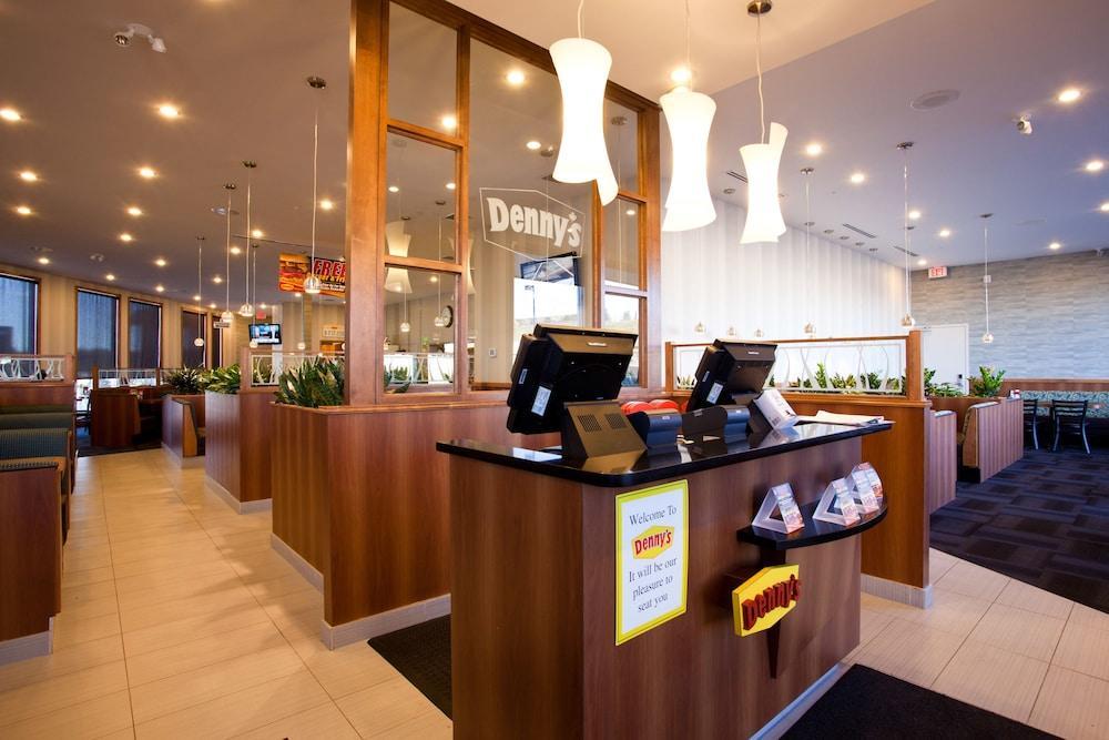 Sandman Hotel Terrace Exterior photo